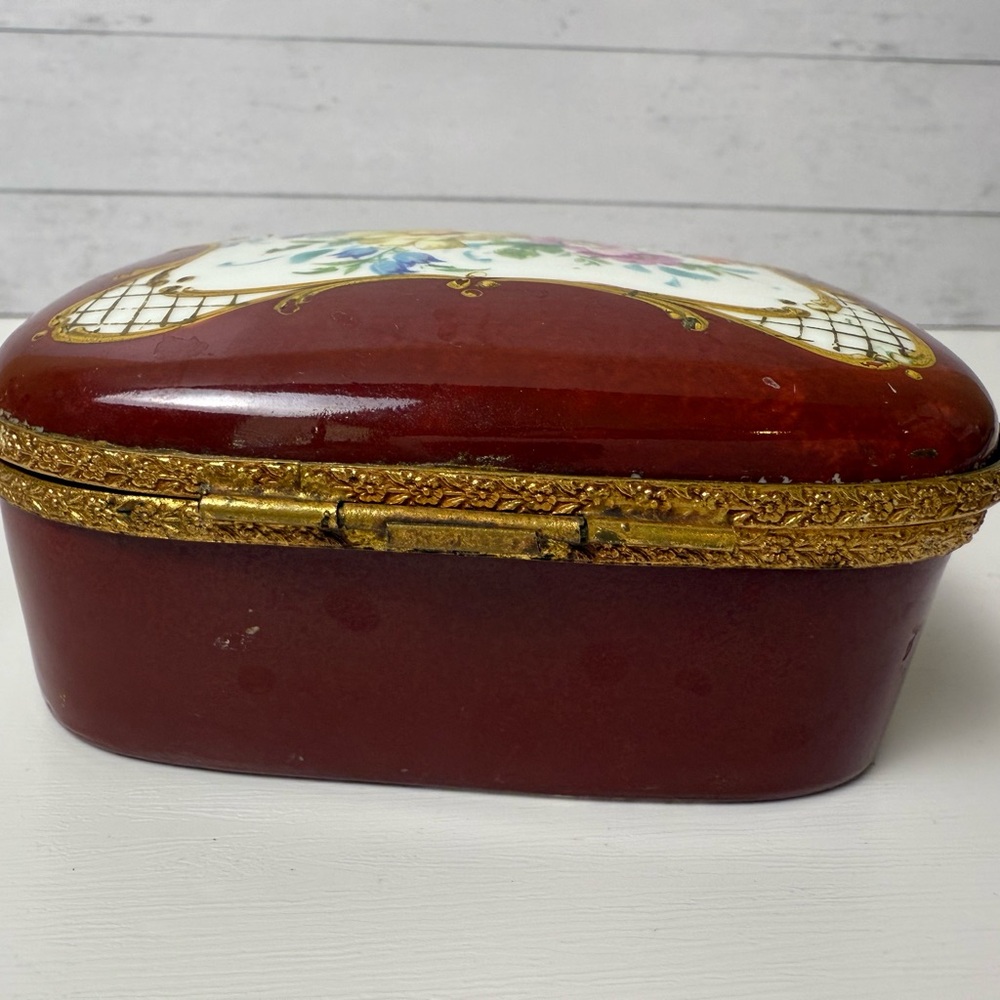 France Hand Painted Plum Porcelain Hinged Trinket Box With Matching Trinket Tray - Picture 9 of 13